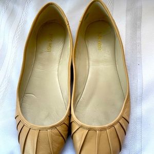 Nine West, women’s size 10, leather ballet flats, tan, pleated.